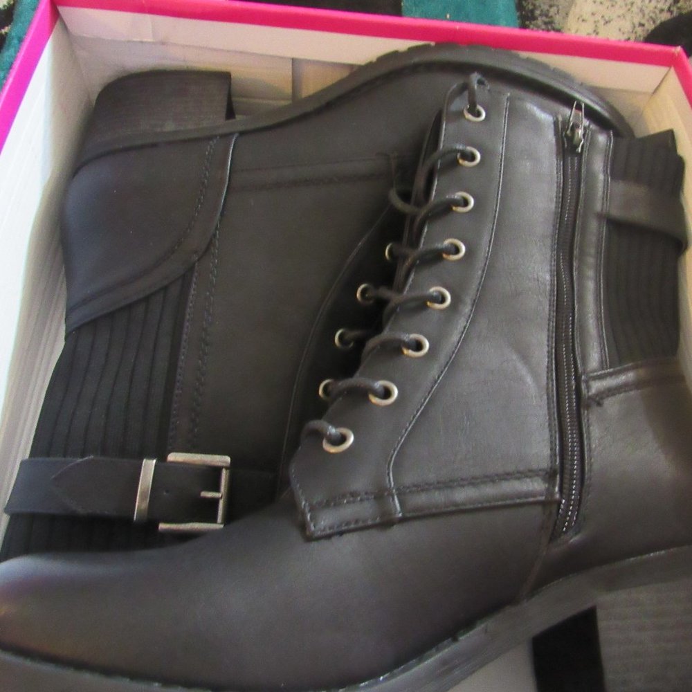 Torta Caliente  Above Ankle Boots  Size 10 M